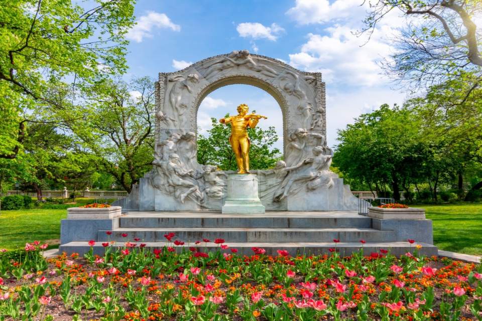 Goldenes Johann-Strauss-Denkmal im Wiener Stadtpark